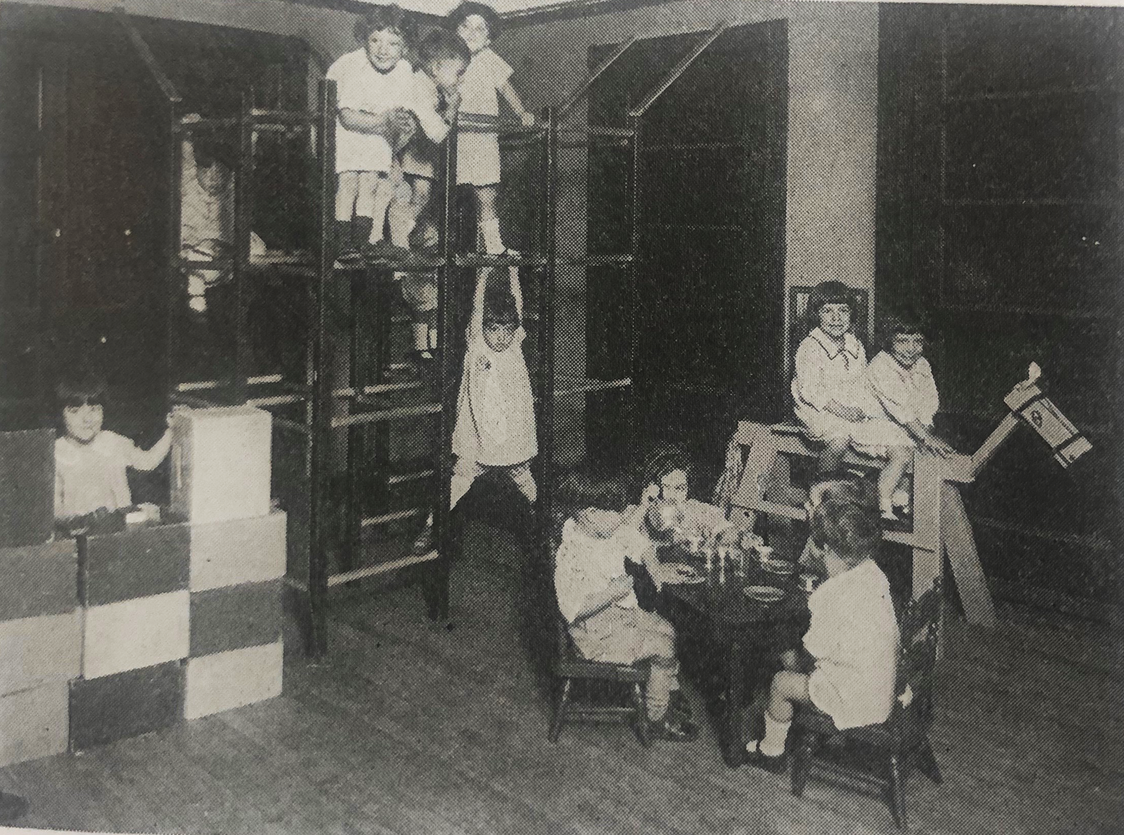 A photo of children playing at the first Chicago Commons kindergarten, late 1800s.